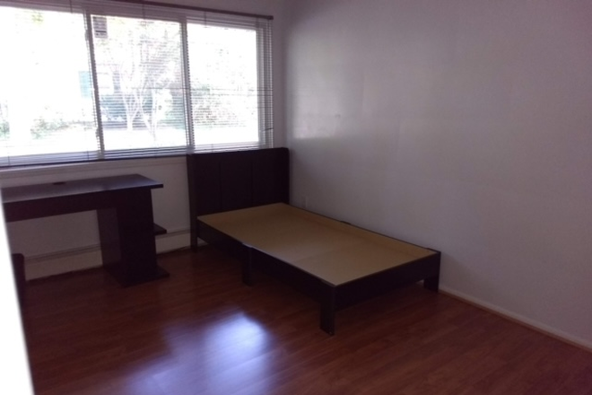 bedroom - 2 Bedroom available in a 3- bed Apt. in Desirable Quiet, Safe and Burns Park area, Walking to Campus