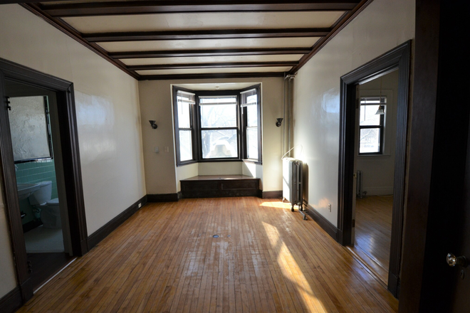 Living Room - Spacious 1 Bed on Fenway --- $2,700 *CONTACT ZEB (401)473-8562*