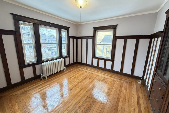1 - AVAIL NOW or JUNE-Sweet Newton Corner 2 bed with Parking! No Broker Fee!