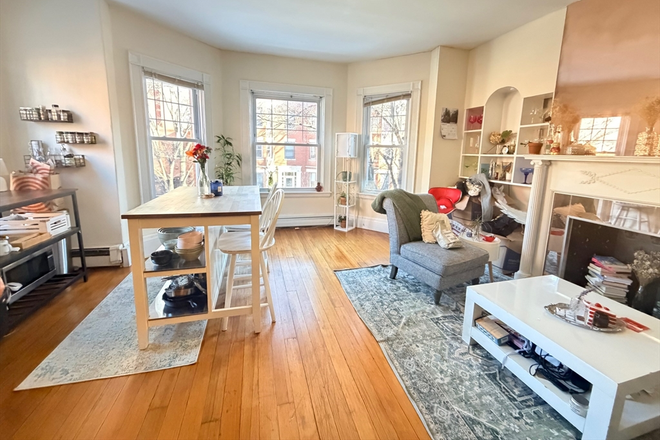 . - 2 Bed / 1 Bath w/HEAT + HOT WATER INCLUDED avail. 9/1/26! Apartments