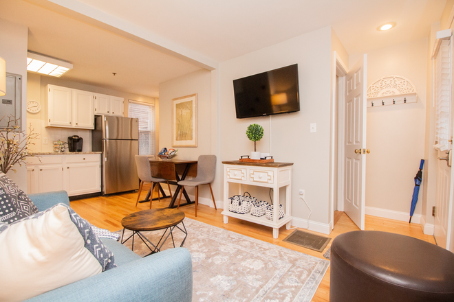 Living Room - JAY23 2-Bed, 1.5-Bath, Multi-Level Townhouse, Sleeps 6