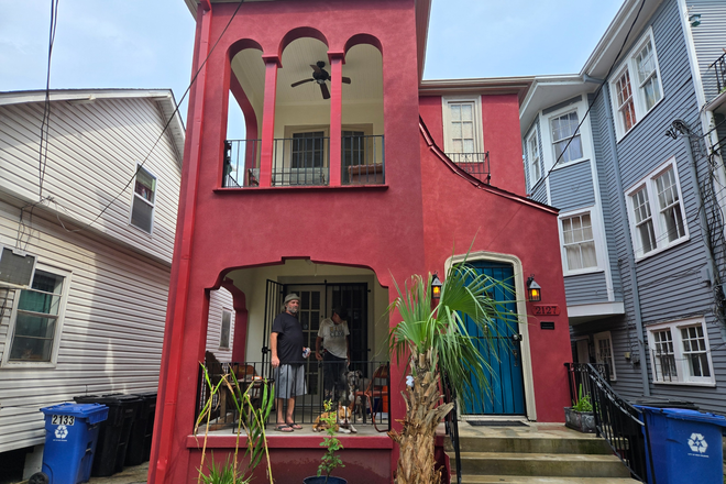 Downstairs unit available - Great location 1 bdrm $1,400 water included Apartments