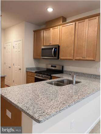 kitchen stovetop - 2BR thome-Parker Blvd-Princeton Junction