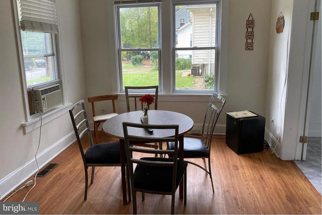 Dinning room - Walk to UMD-available Bdrs-Furnished or unf next to Lidl, UMD shuttle, metro SAVE LOCATION