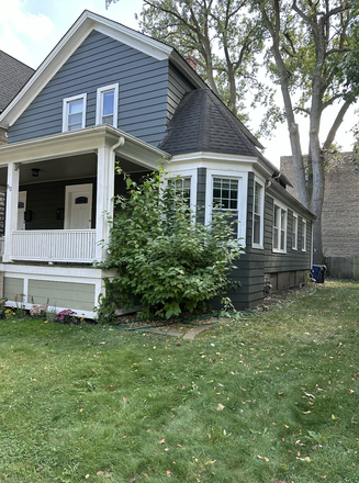 Outside of House - One-bedroom in great house