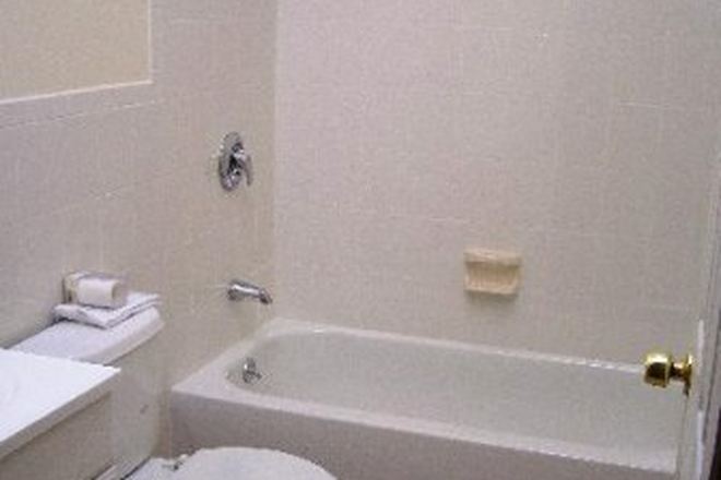 bathroom - 65 Inman St, Cambridge/Ctrl.Sq post-doc house