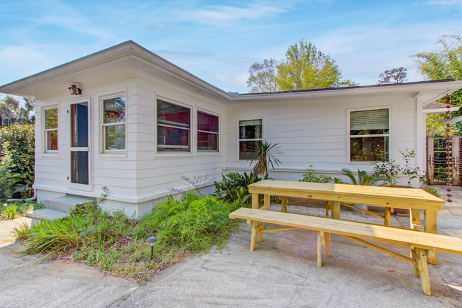 Outdoor Sitting Areas - Botanic Garden Apartment w/ Detached Office on James Island