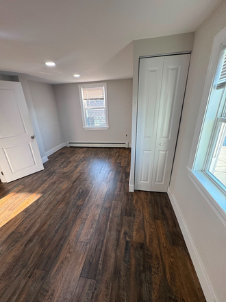 bedroom 2 - Renovated 4-Bedroom Duplex Near Union Square-Somerville-Cambridge Apartments