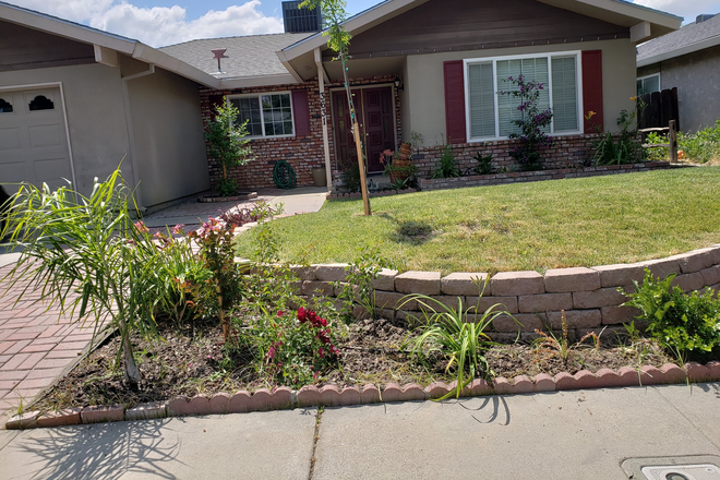 Exterior of home - Quiet and Safe Neighborhood North of Yosemite House