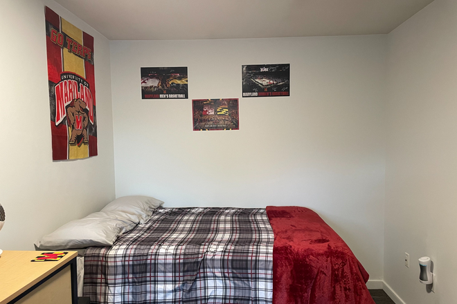 Bedroom, Bed - *$1500 signing bonus* South Campus Commons 3 Apartment Sublease