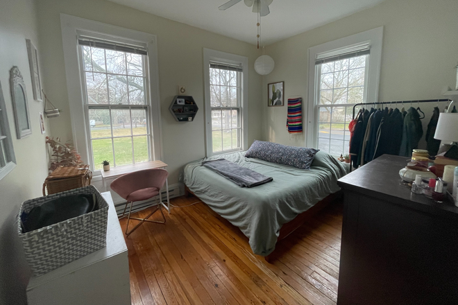 Bedroom 1 - 2BR/1 Bath Apt in Charming Cranbury. 1 Block to town