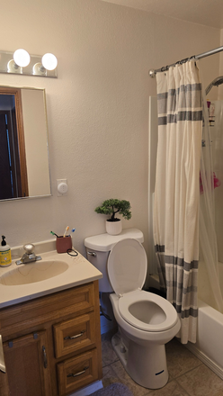 Bathroom - Oregon Chateau Apartments