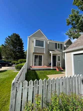 End unit in Broomfield. - Broomfield!  Looking for  two males to rent additional rooms.  No substance.