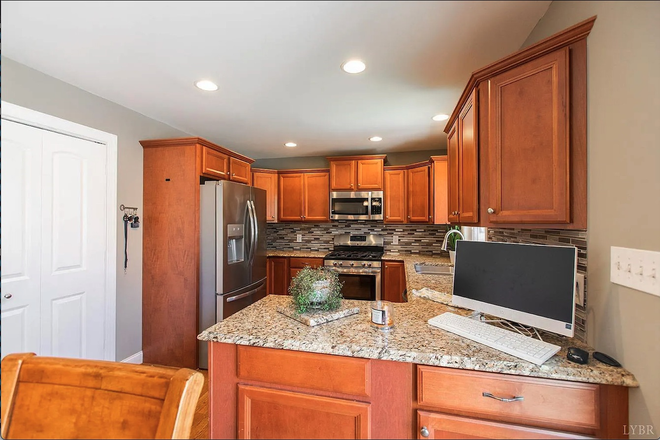 Kitchen - Very Nice Furnished Home with 3 Available rooms