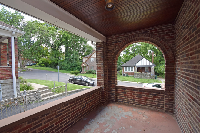 Outdoor Space - 132 Detzel House