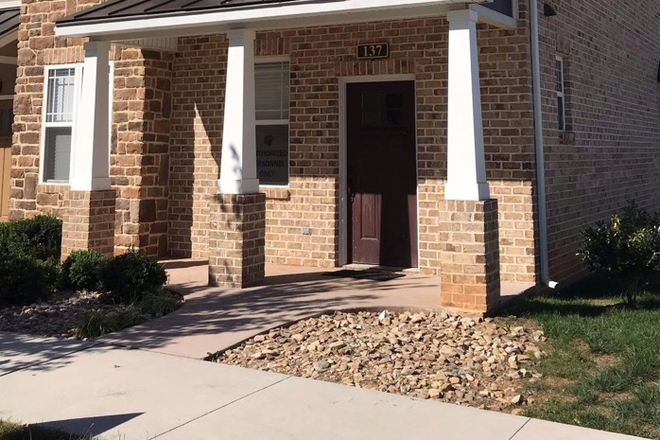 End Unit Luxury Townhome in Cornerstone - End-Unit Craftsman Style Townhouse in Cornerstone