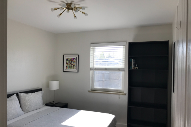 Bedroom - Furnished  Private Bedroom,  Shared BathRoom, Quiet neighborhood, can walk to restaurants, shops, li House