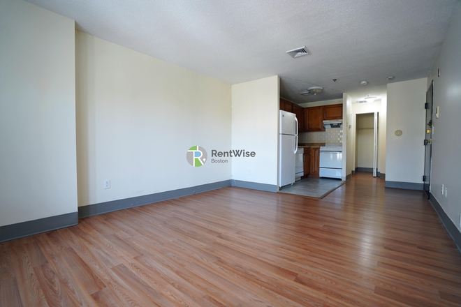 1 - SEPT 2026 - Stylish Back Bay Studio / 1 Bath, Student OK, No Broker Fees! Apartments