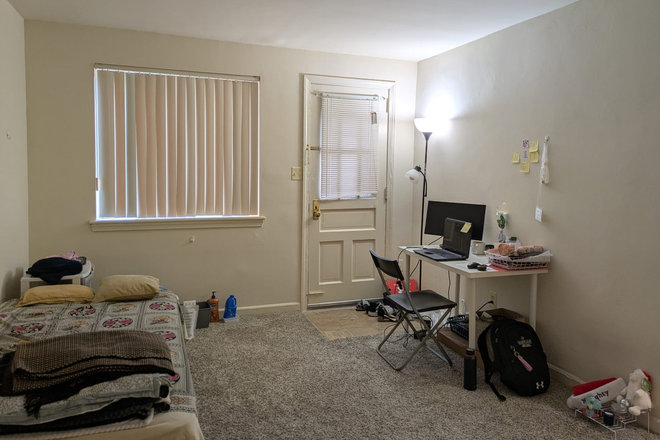 Living space - Unit 002, 7702 Adelphi Road, Graduate Hills - Large private room/ Living room available Apartments