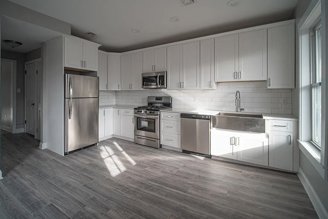 Call NOW for showings! 617-236-8550 - LONDON ST - *1/2 FEE* MODERN 3BR/1BA NEAR MBTA MAVERICK *AVAIL NOW* W/ KNDRY IN BLDNG, DW, SS APPS Apartments