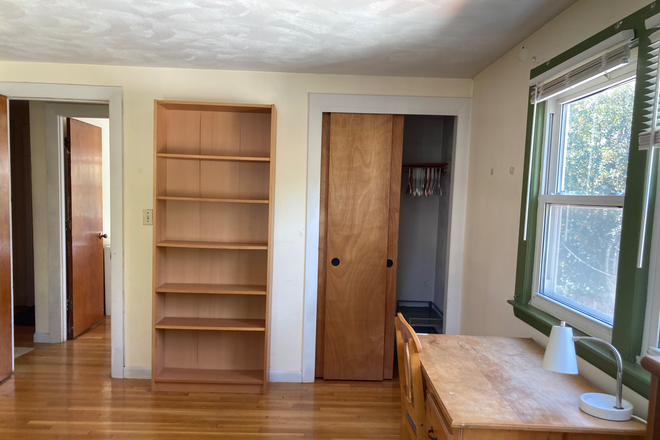 2nd floor bedroom 1 - 3 rooms in charming house in Brighton - ideal for graduate students