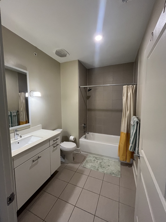 Private bathroom - Private Furnished Room in Park Circle Apartments