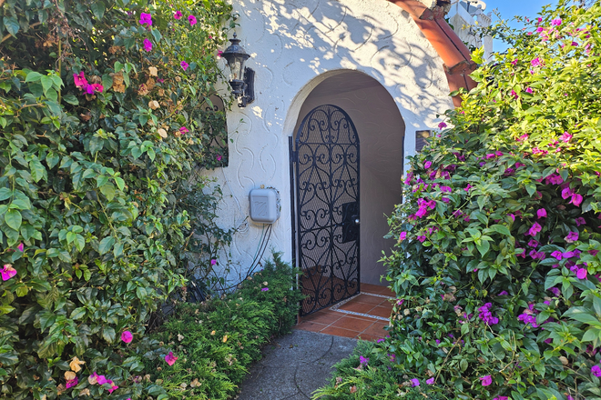 Gate - Cozy Private Room for Rent (with Bathroom) – 5 min Walk to Muni, Easy Parking, Great for Students