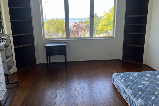 Photo - Sunny Bedroom in Shared House in Ideal Location