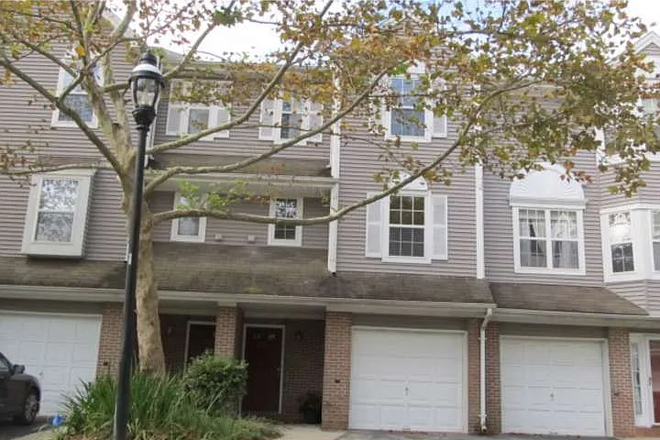 outside street view - 2BR townhouse for PU affiliate only - Princeton Junction