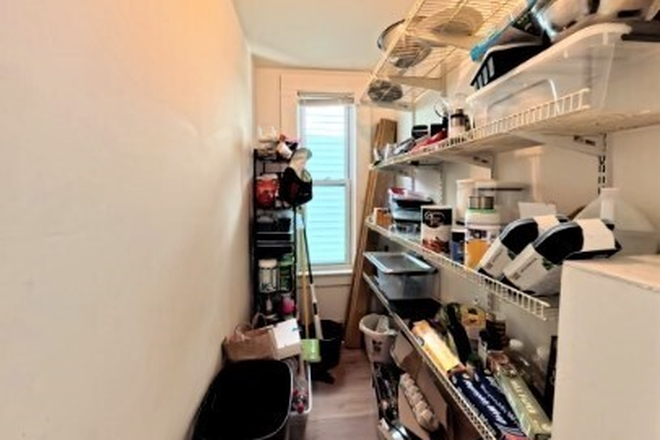 kitchen pantry - *NO BROKERS FEE!* 3 Bed/1 Bath available NOW! Apartments