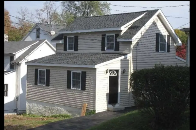 Single Family on Quiet Street - Single Family Home near Wayne, Campus, and R5