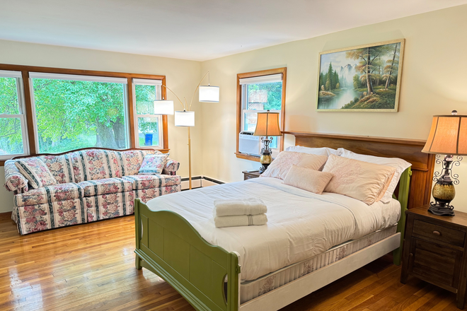 Bedroom 1 - 4BR furnished with beddings 9/1/26-5/26/27, 0 deposit and 0 agent fee.