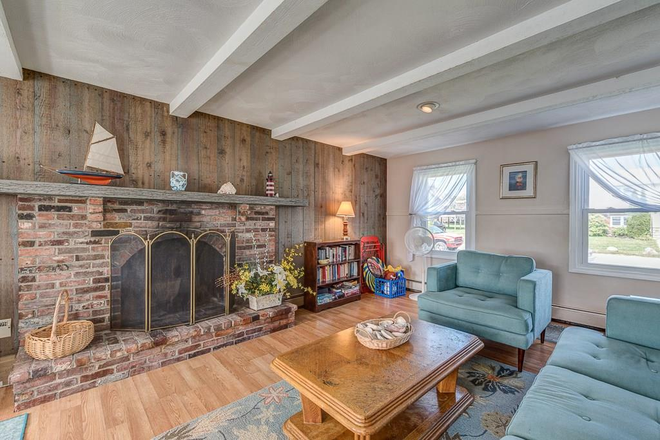 Living Room - Available for a group of 5! Amazing home in the Scarborough area of Narragansett!
