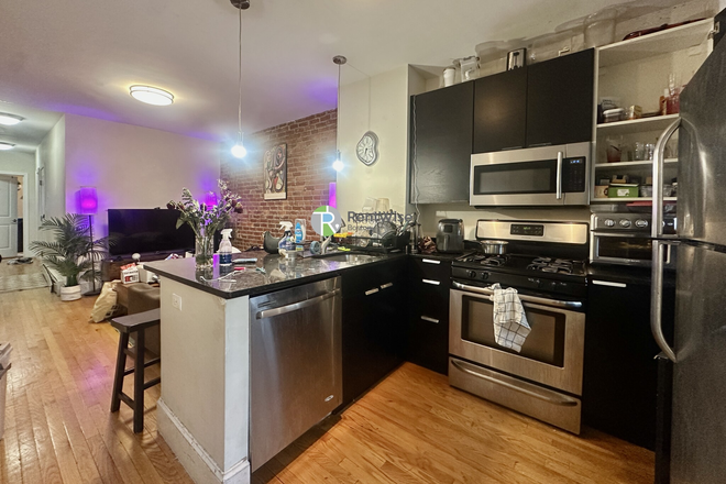 1 - Sept 2026 Amazing 4 Bed 2 Bath In-Unit Laundry 10 mins to NEU Apartments