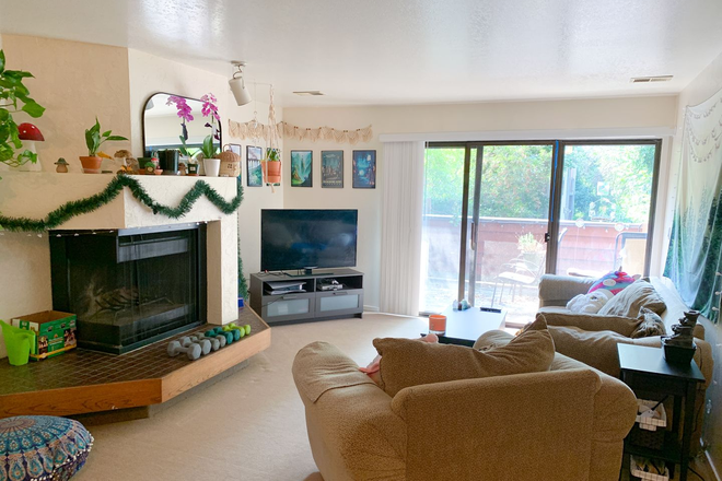 Similar apartment - 3100 Broadway St North Boulder Apt. 2bd/2ba