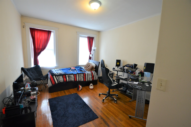 Living area - NO BROKER'S FEE!! - Huge & spacious studio on Hemenway St! Avail 9/1 Apartments