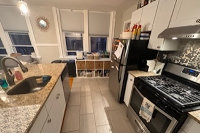 Call NOW for showings! 617-236-8600 - FLEET ST - LRG TRUE 3BR IN NORTH END W/ LIVING RM, LNDRY IN BLDNG, DW, OPEN LAYOUT AVAIL *9/1/2026* Apartments