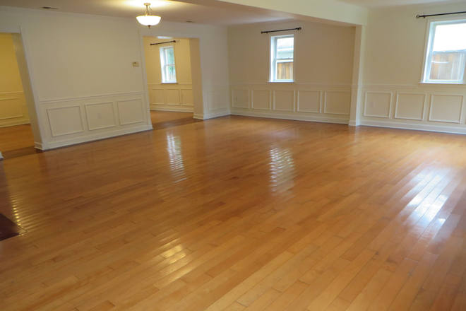 Living Room - HUGE 3,590 sq ft Furnished 6-Bedroom / 3.5-Bath (2 Bedrooms w/ Private Baths) House