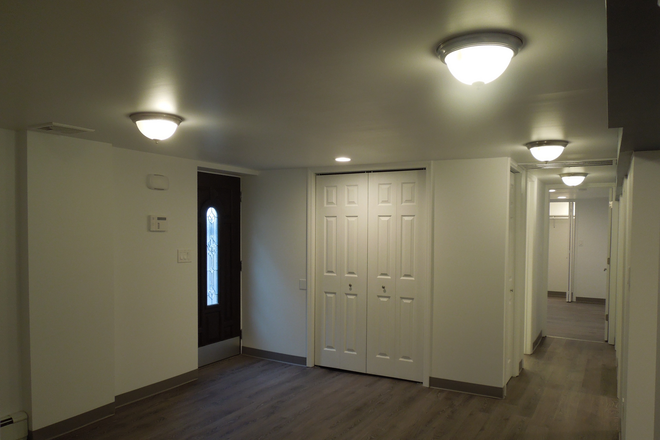 Front entry - Apartment off Old Town Rd