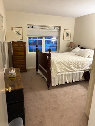 Bedroom - Respectful Roommates! Great Location! Clean! No Drama! Quiet Bedroom. Condo