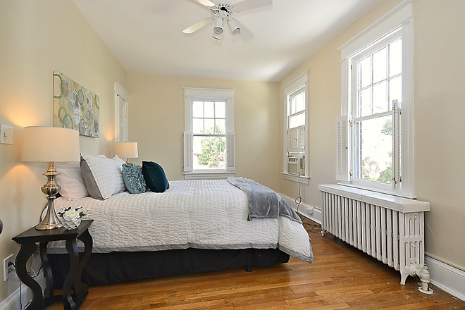 Bedroom - Large 5 BEDROOM PLUS In-Law Suite Sunny End Unit Townhouse