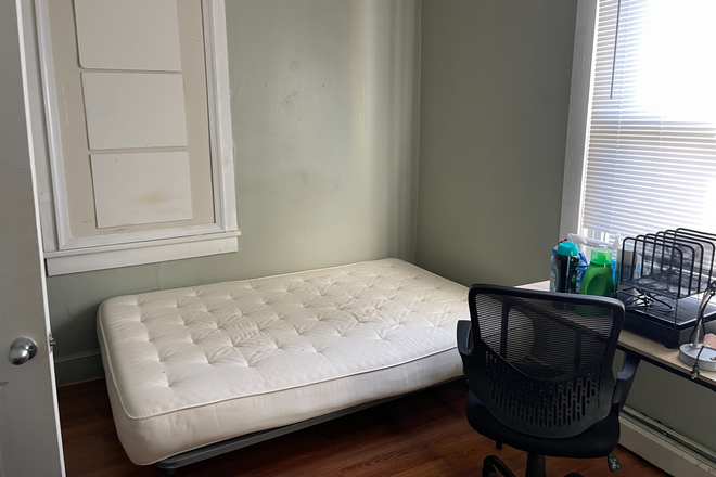 bedroom - Room with own bathroom for rent House