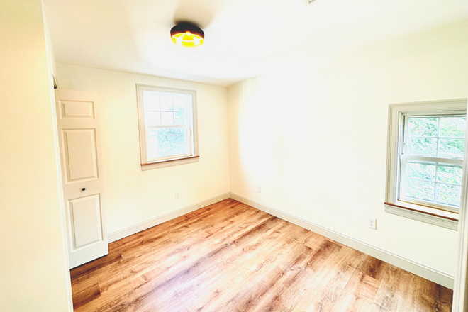 Bedroom - 7 BR Newly Remodeled, Near Ives and Wickenden  (Available 26-27 School year) Apartments