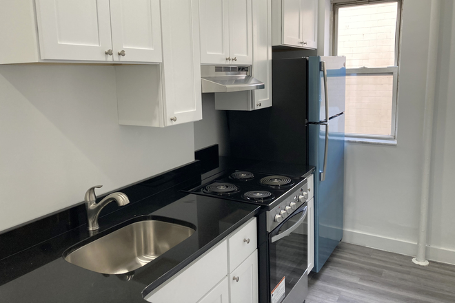 Call/text 602-317-9877 for a showing. - 9-1-25 / Renovated 3BR / No Broker Fee / Look at Pics!