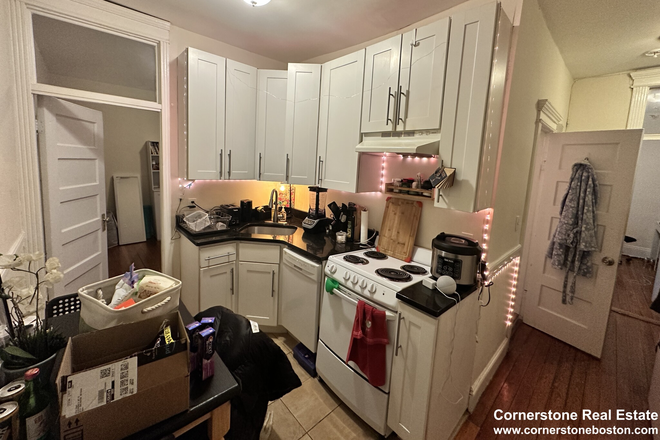 65 Burbank St - No fee - 3 Beds 1 Bath - Sept 1
