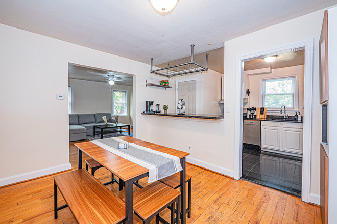 Dining area - 5 bed 2 baths Close to UMD at Potomac Ave!
