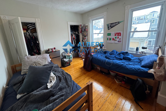 Bedroom #5 - Large 5 Bed 2 Bath on Norfolk Street!!