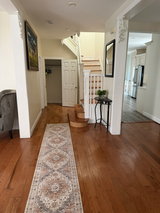 Entrance - Large Single Family Close to Campus House