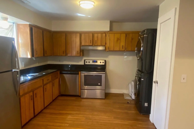 kitchen - 2 br, 1 ba - Duplex on  dead-end street at Shelby Park and Golf Course Duplex