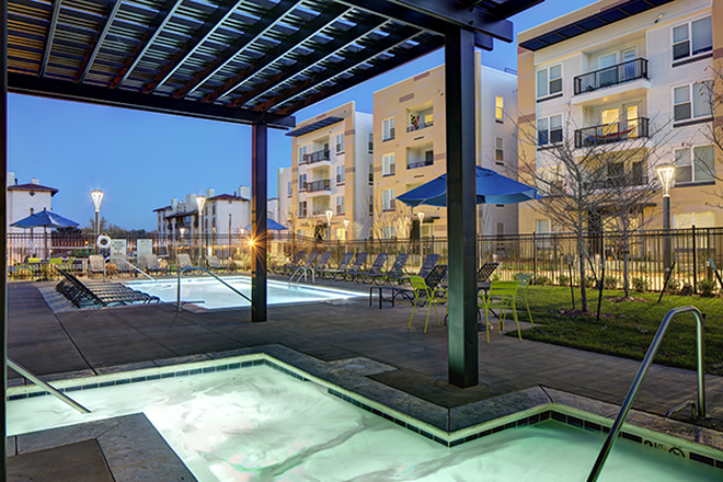 Resort Style Pool and Spa - Walk or Bike to Campus | U Club on 28th Apartments
